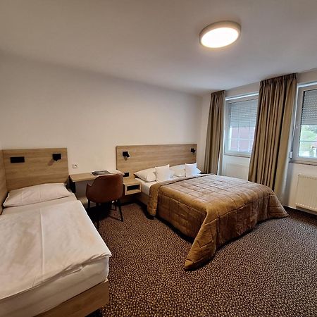 Hotel Avion Прага Екстериор снимка
